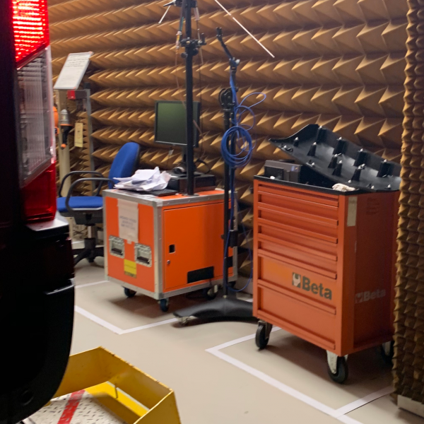 Звучна изолација и акустика за лаборатории